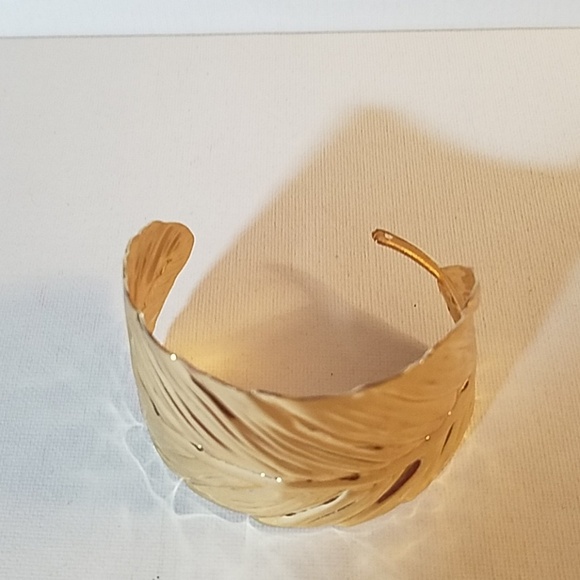 Leaf Cuff Bracelet Deep Bright Gold Tone - Picture 2 of 3